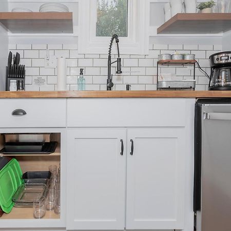 Appartement In The Heart Of Little Italy! Free Parking! à Cleveland Extérieur photo