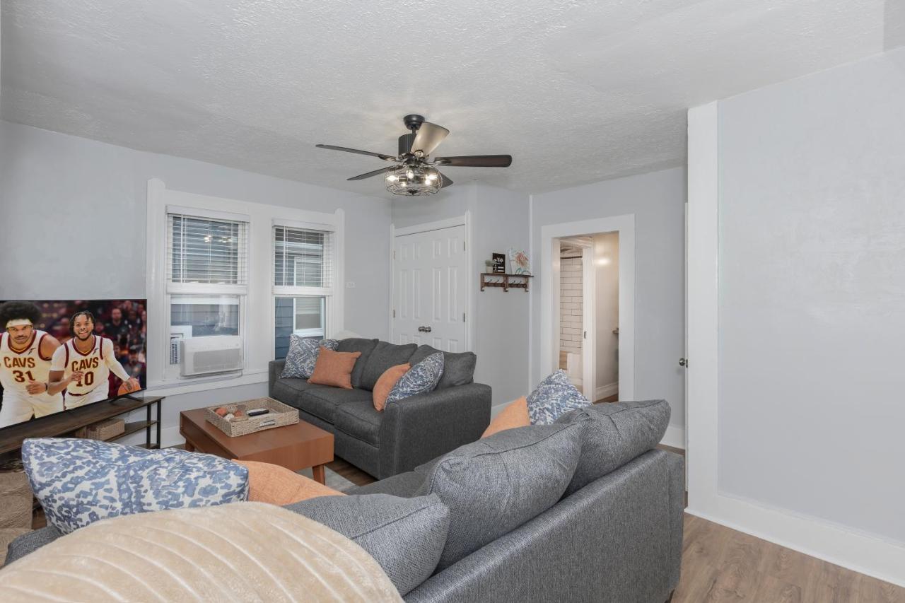 Appartement In The Heart Of Little Italy! Free Parking! à Cleveland Extérieur photo