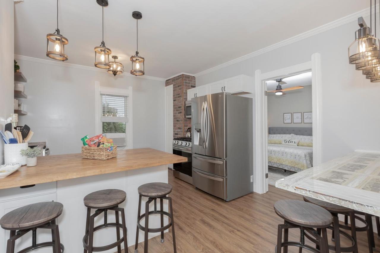 Appartement In The Heart Of Little Italy! Free Parking! à Cleveland Extérieur photo
