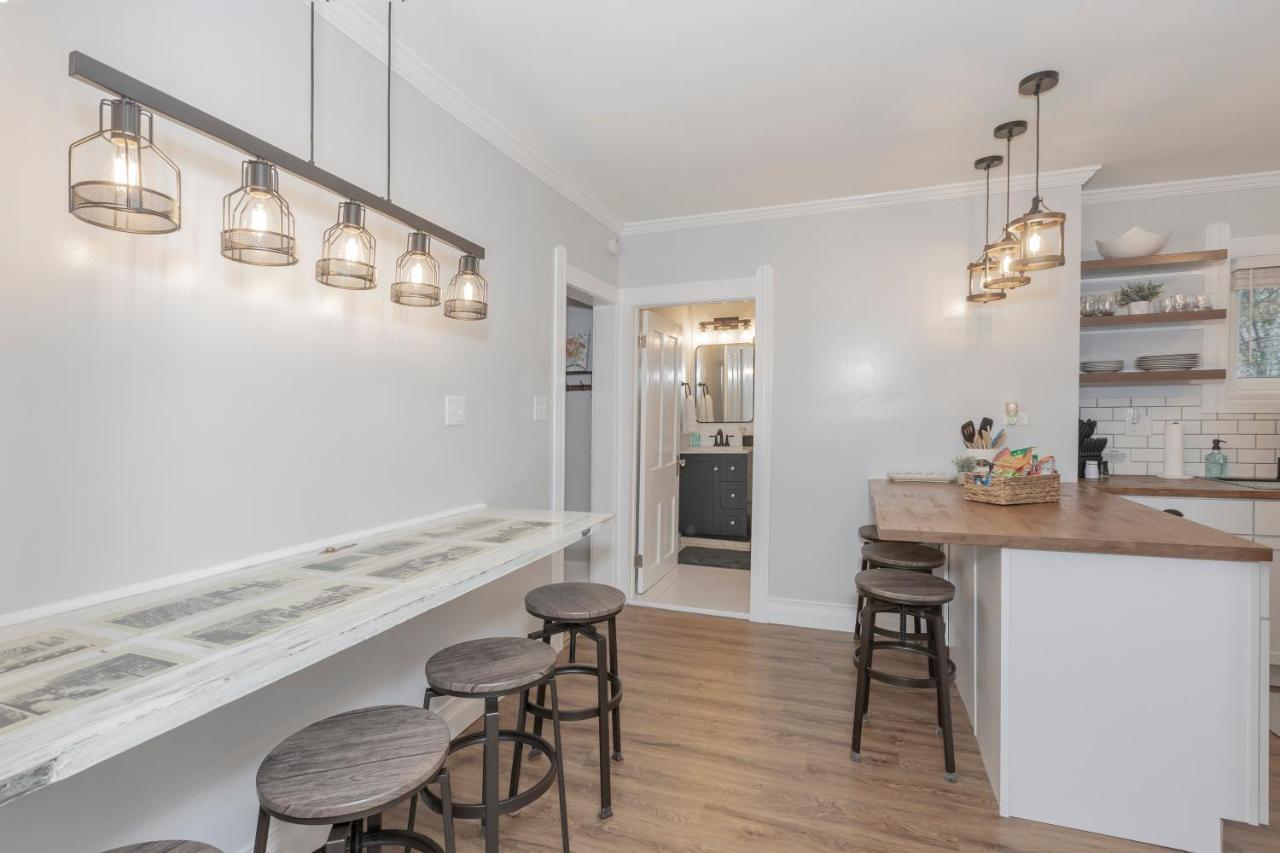 Appartement In The Heart Of Little Italy! Free Parking! à Cleveland Extérieur photo