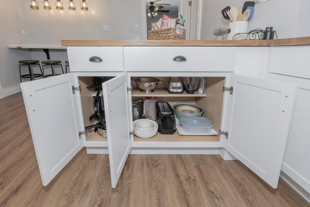 Appartement In The Heart Of Little Italy! Free Parking! à Cleveland Extérieur photo
