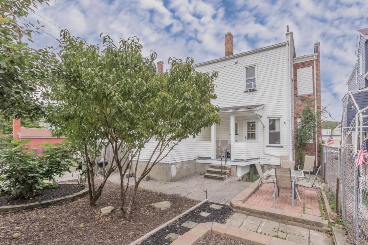 Appartement In The Heart Of Little Italy! Free Parking! à Cleveland Extérieur photo