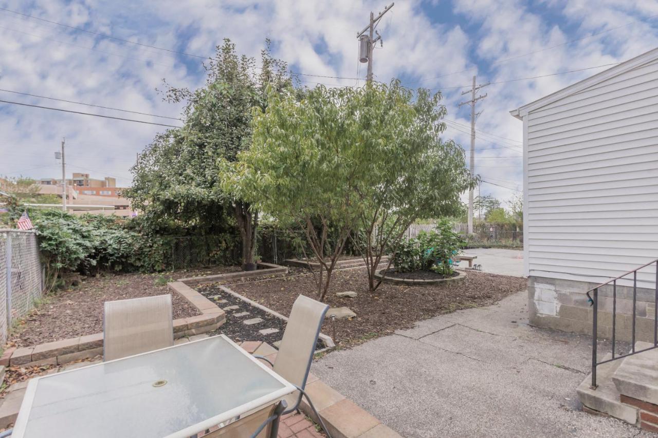 Appartement In The Heart Of Little Italy! Free Parking! à Cleveland Extérieur photo
