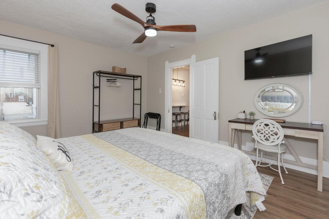 Appartement In The Heart Of Little Italy! Free Parking! à Cleveland Extérieur photo