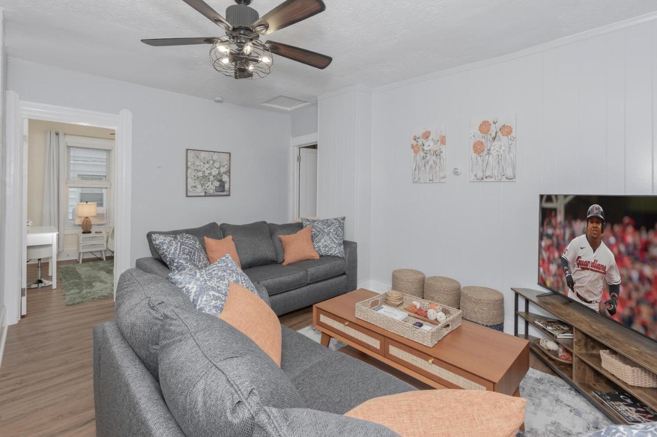 Appartement In The Heart Of Little Italy! Free Parking! à Cleveland Extérieur photo