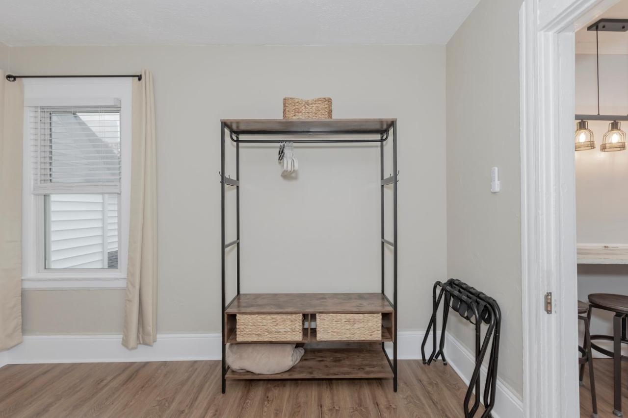 Appartement In The Heart Of Little Italy! Free Parking! à Cleveland Extérieur photo