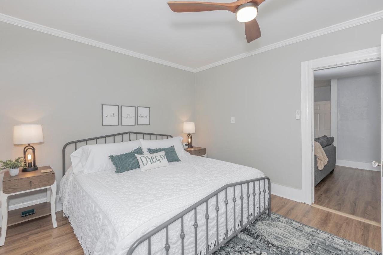 Appartement In The Heart Of Little Italy! Free Parking! à Cleveland Extérieur photo